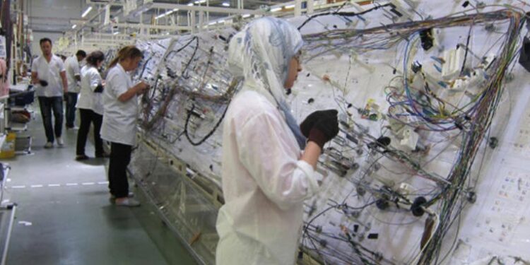 Opératrices du Câblage Automobile