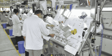 Poste d'Opérateur de Câblage en Industrie Automobile